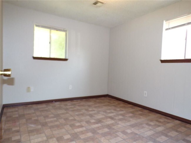 Building Photo - 3061 Overland Dr