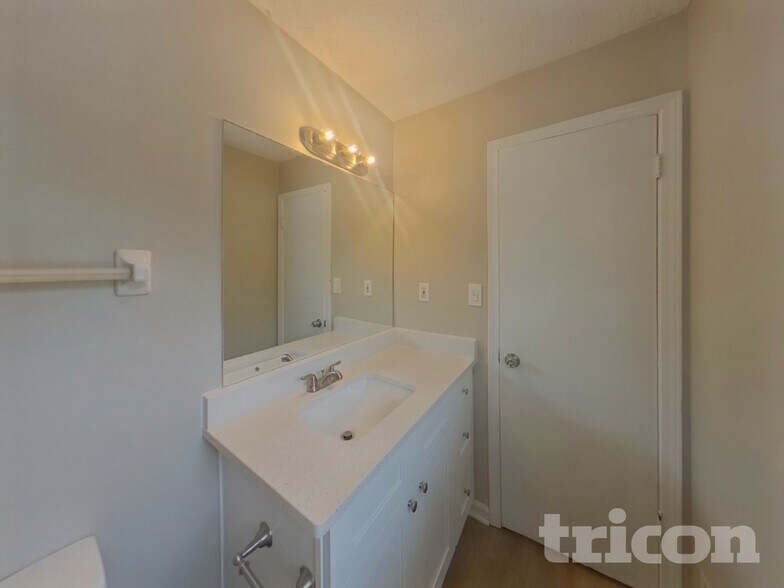 Building Photo - 5942 Dan Dr