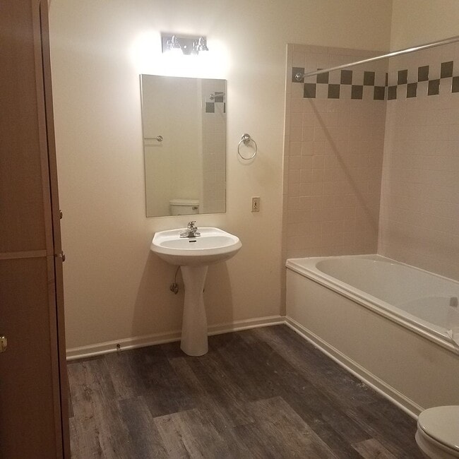 Building Photo - 1BR/1BA, Upscale Loft with accessible Rooftop Deck & Community Pool!