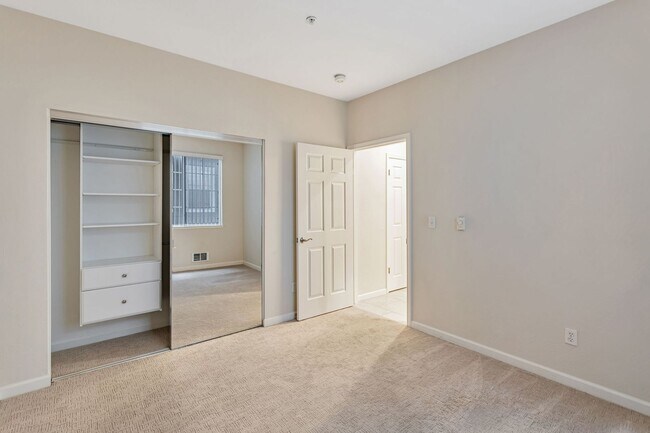 Building Photo - 2-Bedroom Condo in Prime Sunnyvale Location Near Tech Hubs