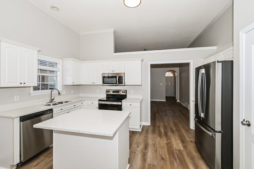 Building Photo - 8698 Macon Rd