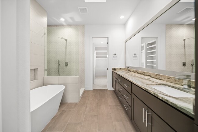 Building Photo - 2408 Gray St