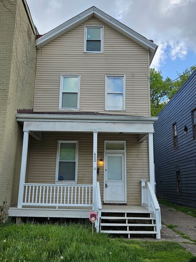 Primary Photo - 800 Delhi Ave