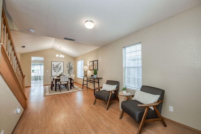 Building Photo - Spacious 5 Bedroom Clovis Home