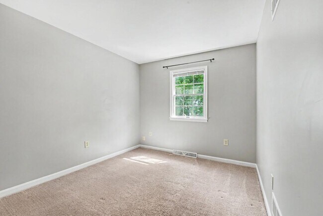 Building Photo - 616 Park Ridge Dr