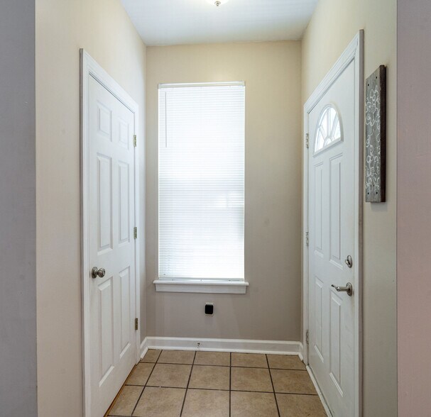 Building Photo - 5813 Wrightsville Ave