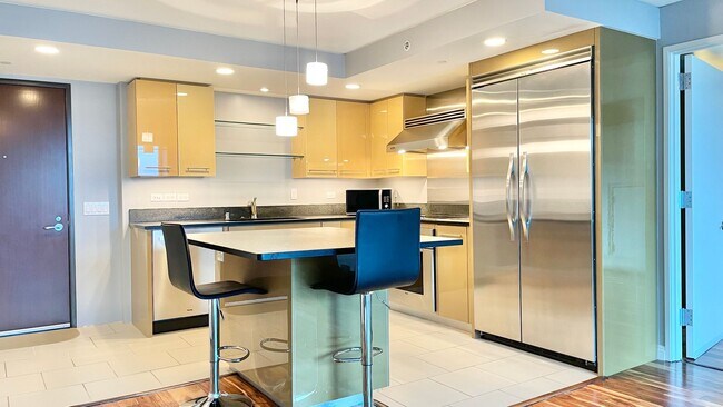 Building Photo - 2 BEDROOM CONDO UNIT IN CONVENIENT DOWNTOW...