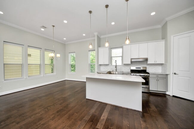 Building Photo - 1716 Stuart St