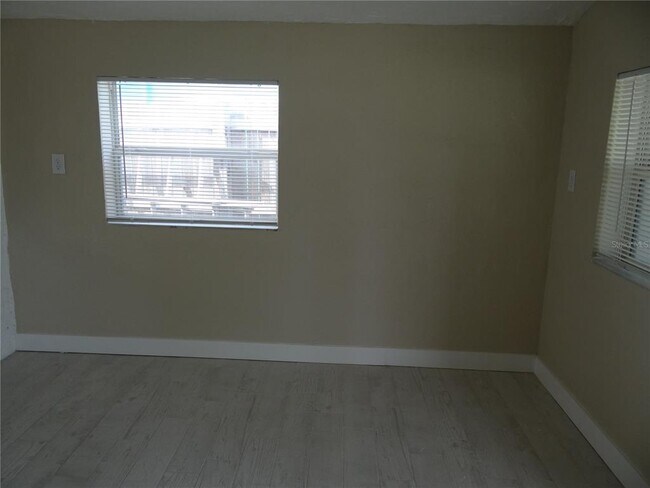 Building Photo - 13360 Boca Ciega Ave