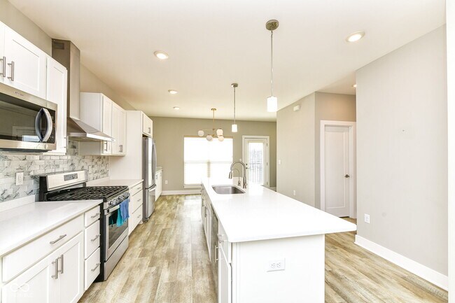 Building Photo - 2579 Filson St