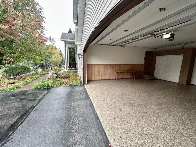 Building Photo - Stunning 6-Bedroom Corner-Lot Home w/ Luxury Finishes & Entertainer’s Layout