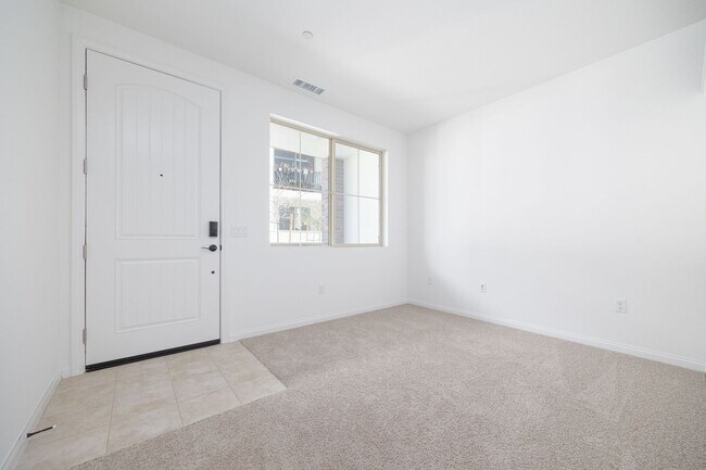 Building Photo - 1749 Laurelwood Wy