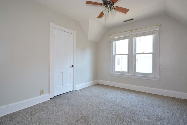 Building Photo - Beautiful 3-Bed 1.5-Bath Home in St. Paul!
