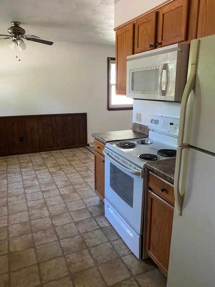 Building Photo - 2118 Louis Cir
