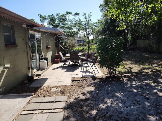 Building Photo - 6430 Lomand Ave