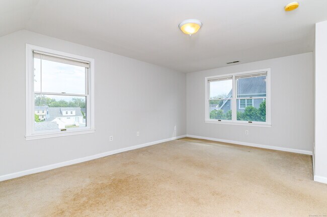 Building Photo - 51 Fortuna Dr