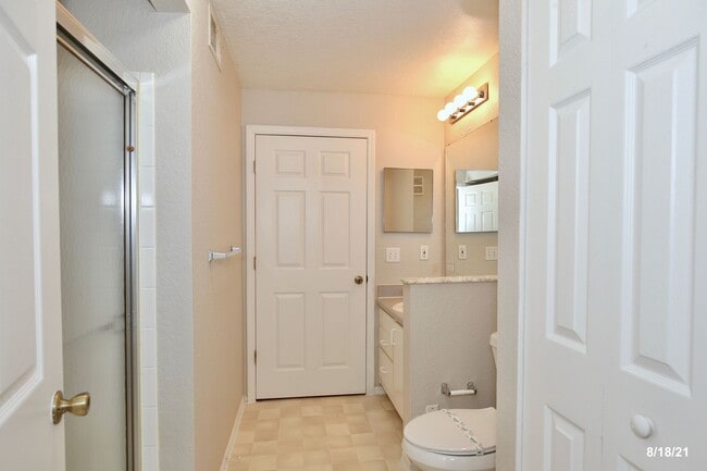 Building Photo - 827 Camargo Way