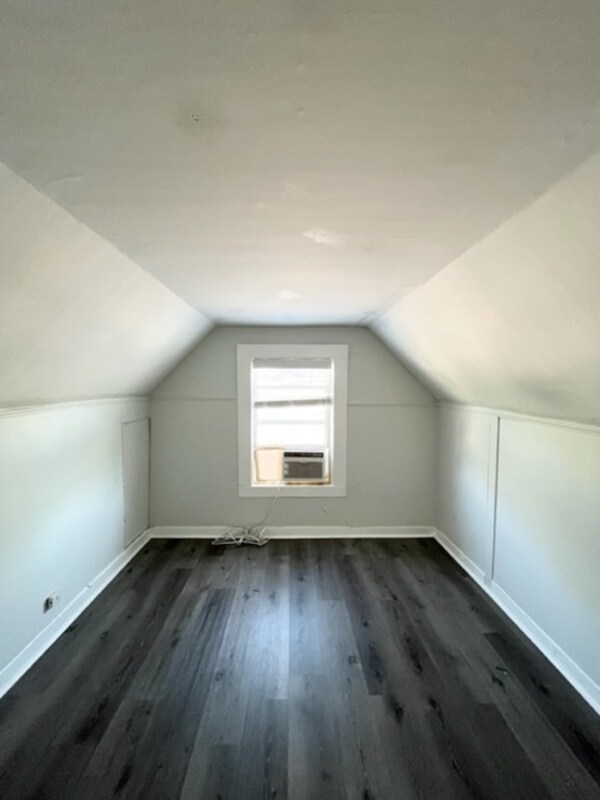 Building Photo - 1395 S 900 E