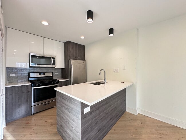 Building Photo - 949 W Grace St