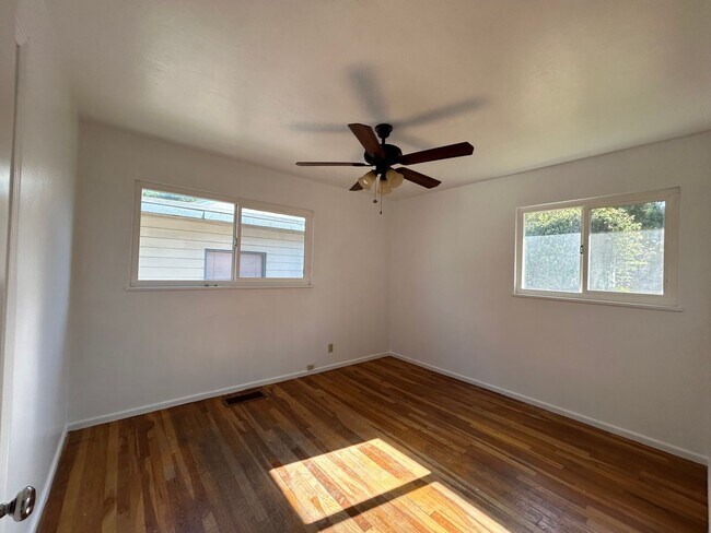 Building Photo - 1559 Boynton Ave