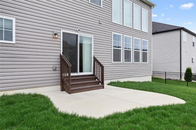 Building Photo - 151 Far Meadow Dr