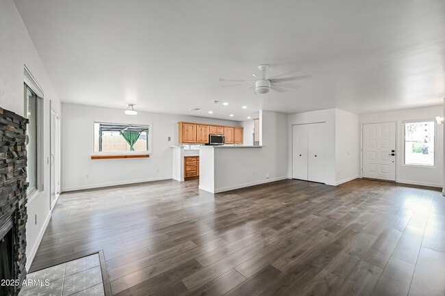 Building Photo - 3334 W Monona Dr