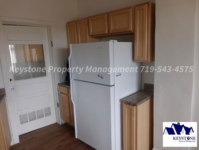 Building Photo - Charming Southside Victorian Tri-plex - Ap...