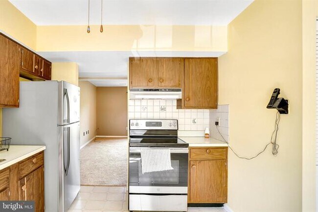 Building Photo - 4905 Van Walbeek Plz