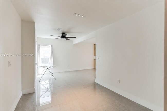 Building Photo - 248 Carlisle Dr