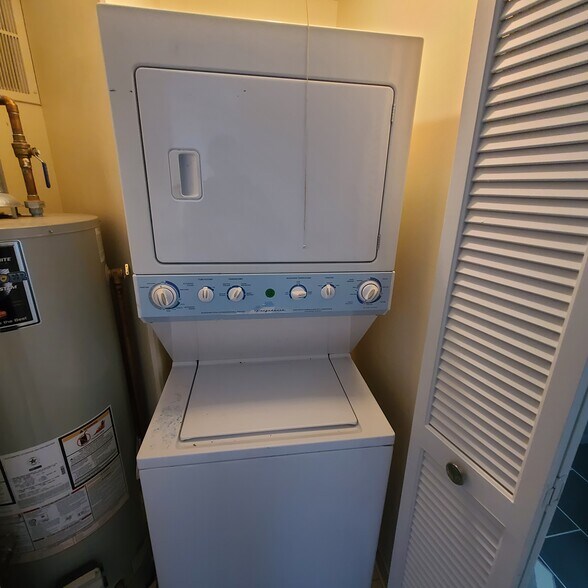 Building Photo - 2205 S Huron Pky