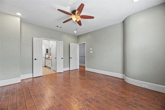 Building Photo - 711 St Charles St