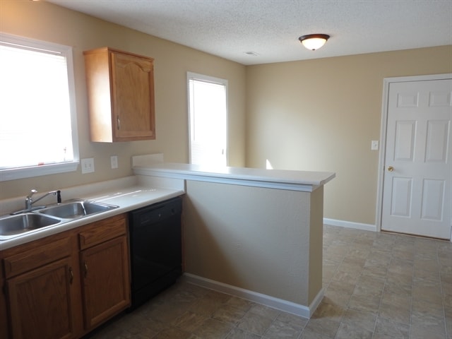 Building Photo - 635 Cloverfield Ln