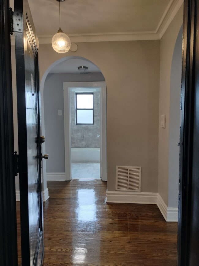 Building Photo - 1741 W 80th St