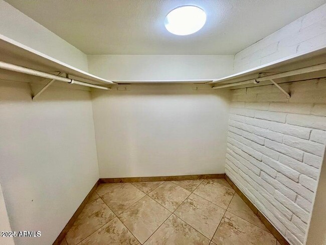 Building Photo - 5433 N 79th Pl