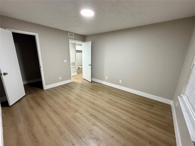 Building Photo - 1033 S Hiawassee Rd