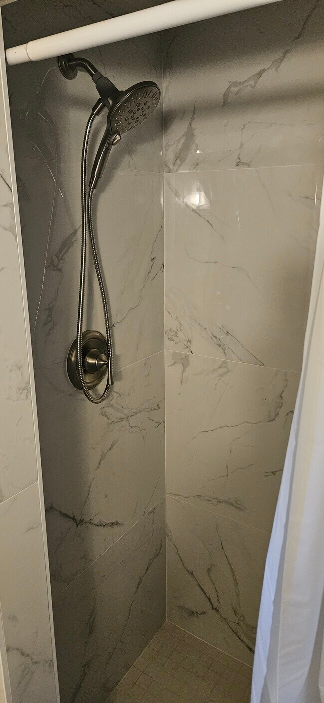 Building Photo - 20 Ventura St