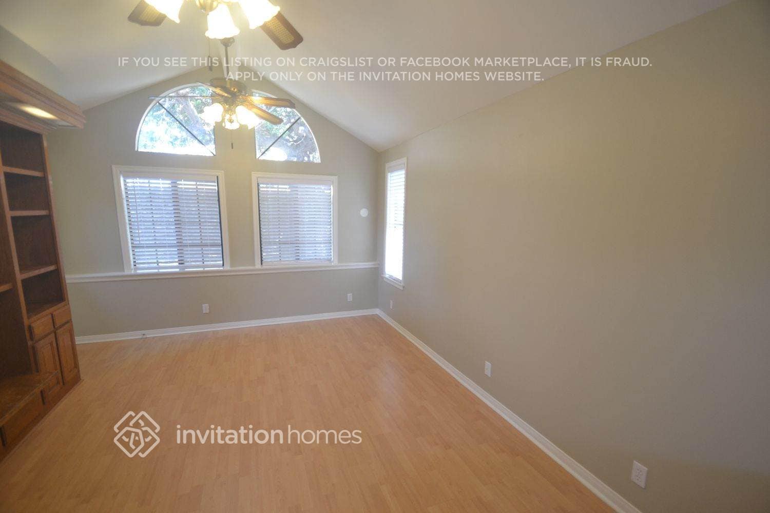 Building Photo - 533 W 224th St