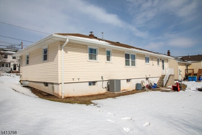 Building Photo - 711 Brooklyn Ave