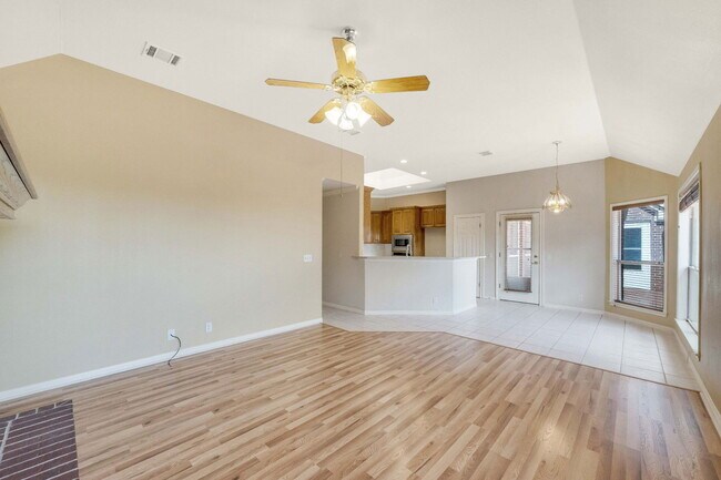 Building Photo - 11901 Jess Dr