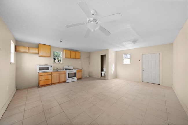 Building Photo - 128 Kress St