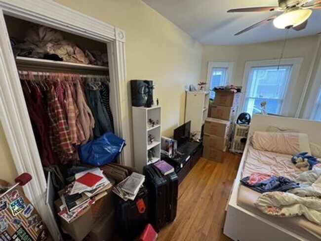 Building Photo - No Brokers Fee, No Last Month Rent, In Unit Washer and Dryer, Recently Renovated Unit.