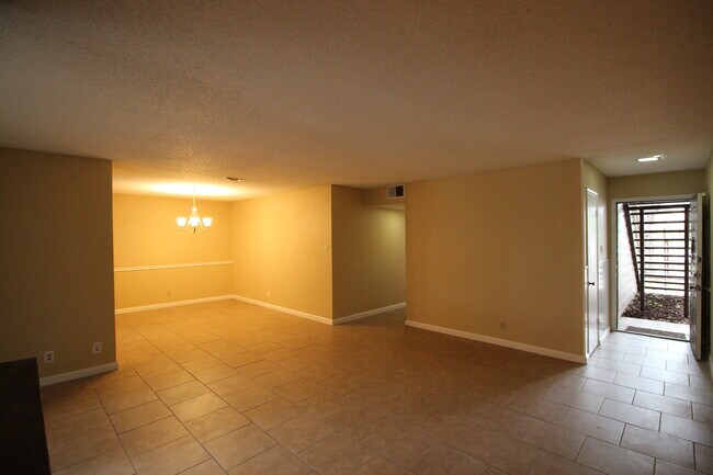 Building Photo - 2935 Nacogdoches Rd