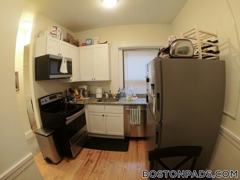 Building Photo - 1463 Beacon St
