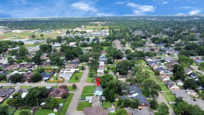 Building Photo - 2513 Leslie St