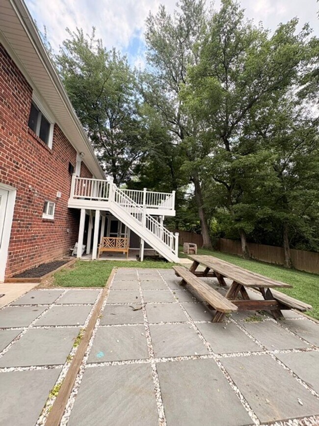 Building Photo - 9714 Admiralty Dr