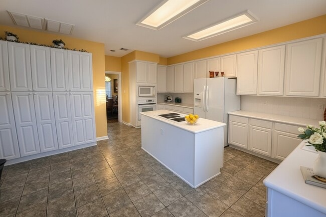 Building Photo - 1111 Mulberry Ln