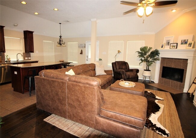 Building Photo - 2409 Avalon Trace Ln