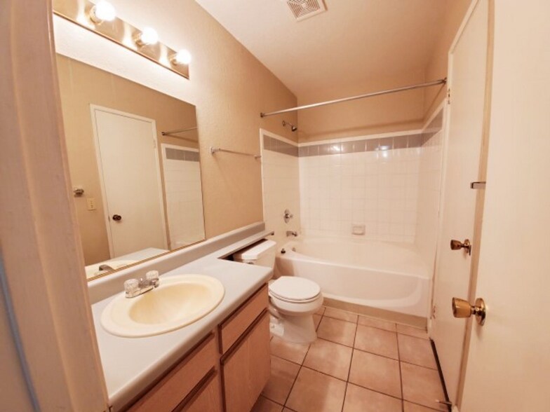 Building Photo - 3151 N Soaring Gulls Dr