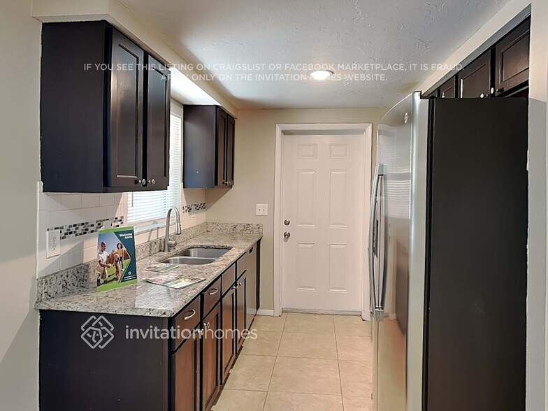 Building Photo - 2834 Linwood Dr