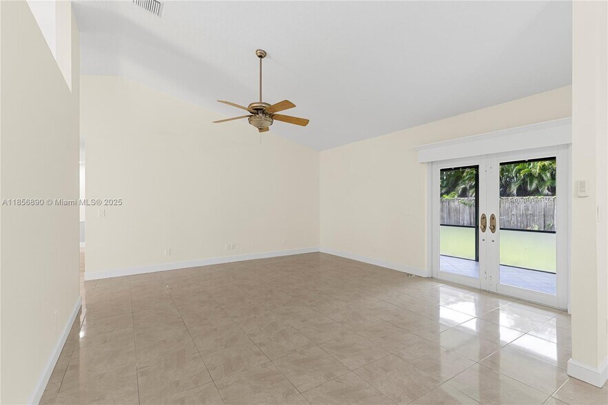 Building Photo - 15800 Surrey Cir